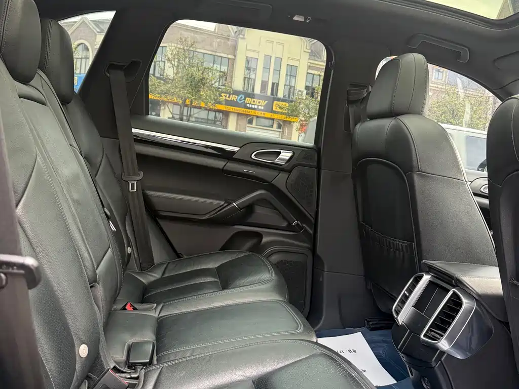 Porsche Cayenne — миниатюра 7