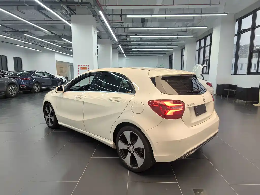 Mercedes-Benz A-Class (Import) — миниатюра 4
