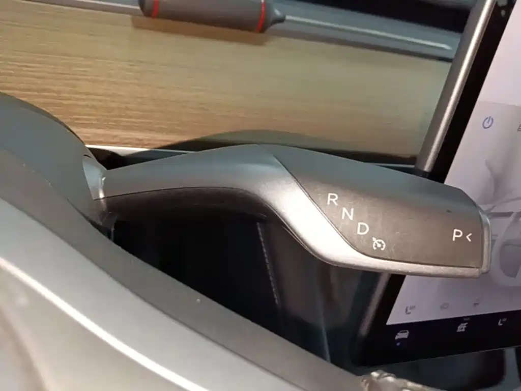 Tesla Model Y — миниатюра 14