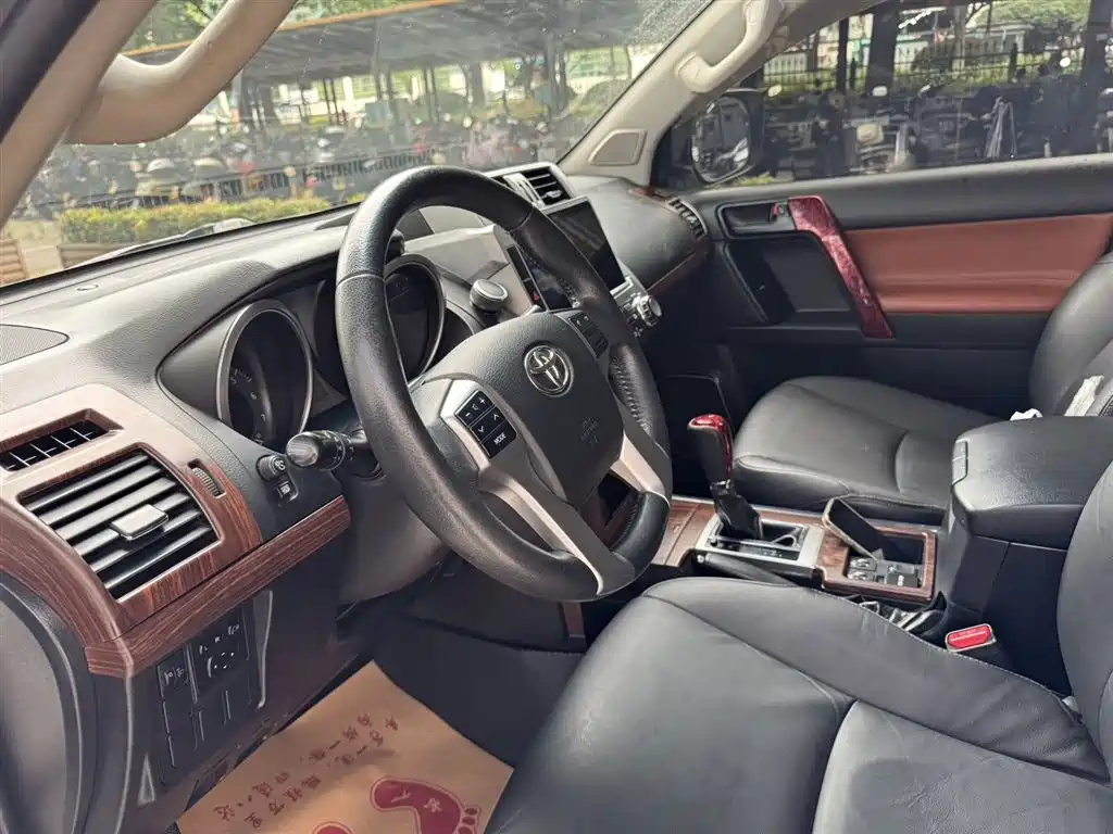 Toyota Land Cruiser Prado 2016 2.7L AT Standard