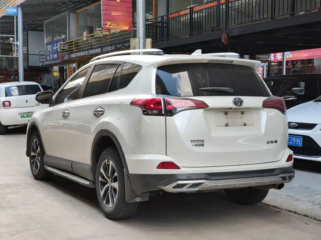Toyota RAV4 — миниатюра 4
