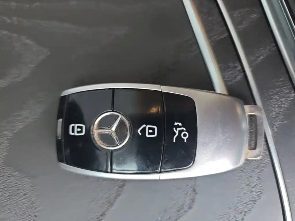 Mercedes-Benz E-Class — миниатюра 9
