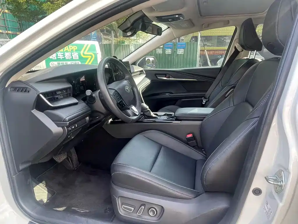 Toyota Camry — миниатюра 7