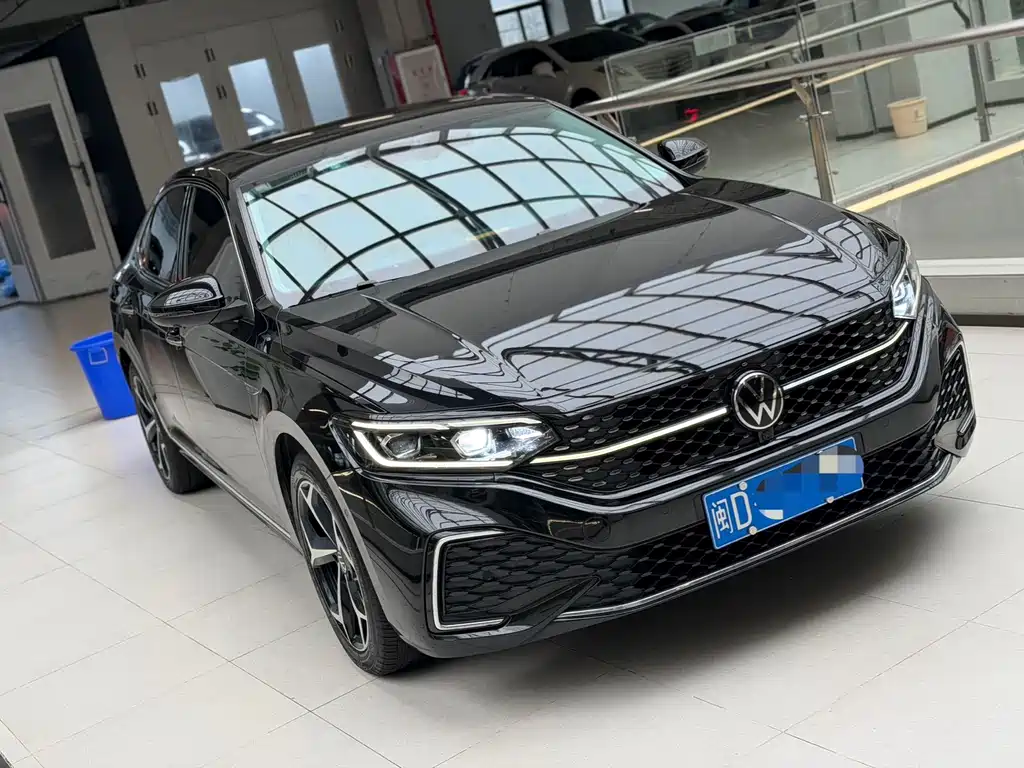 Volkswagen Passat 2023 330TSI Luxury