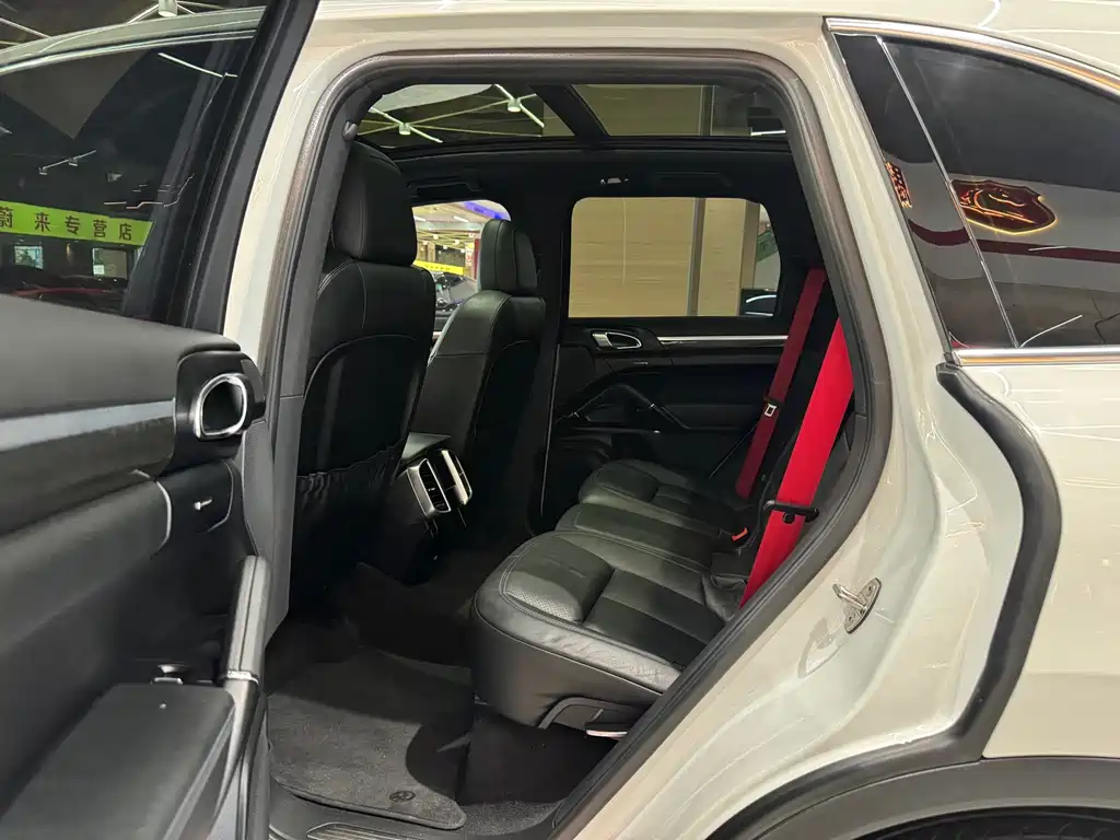 Porsche Cayenne — миниатюра 10