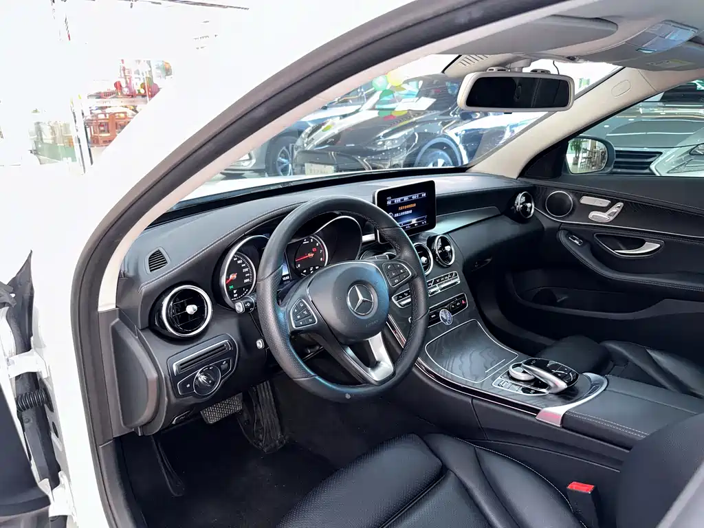 Mercedes-Benz C-Class — миниатюра 7