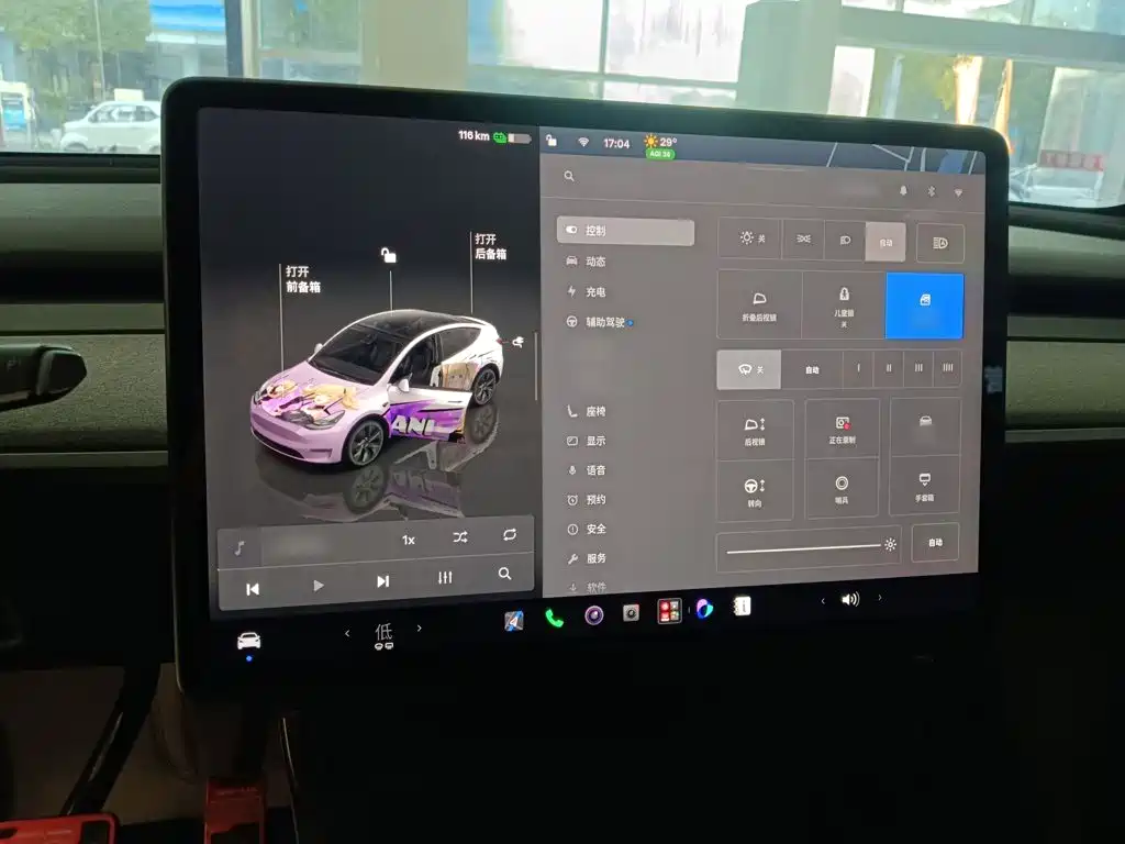 Tesla Model Y — миниатюра 10