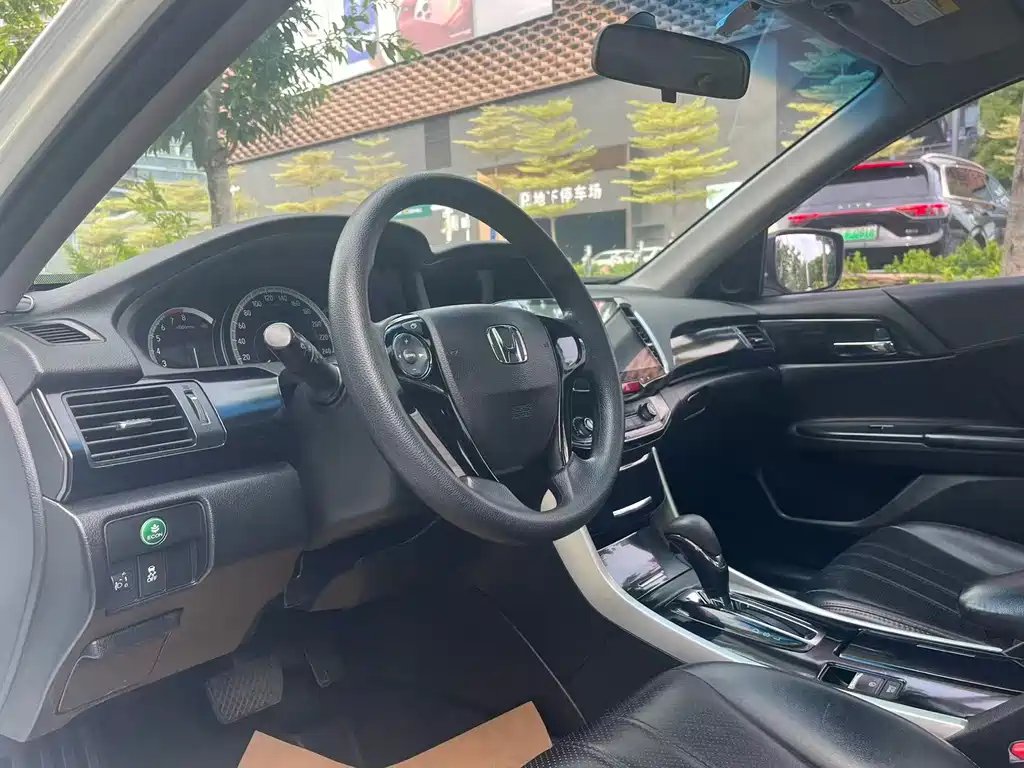 Honda Accord — миниатюра 13