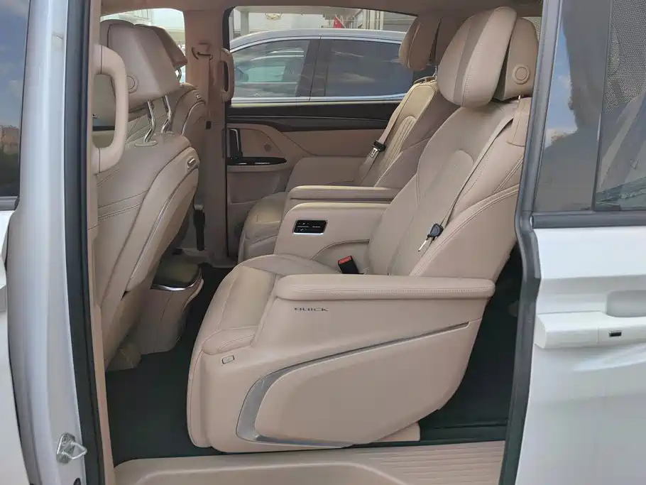 Buick GL8 Hybrid — миниатюра 11