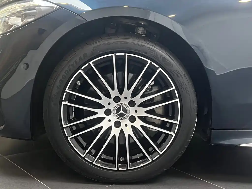 Mercedes-Benz C-Class — миниатюра 13