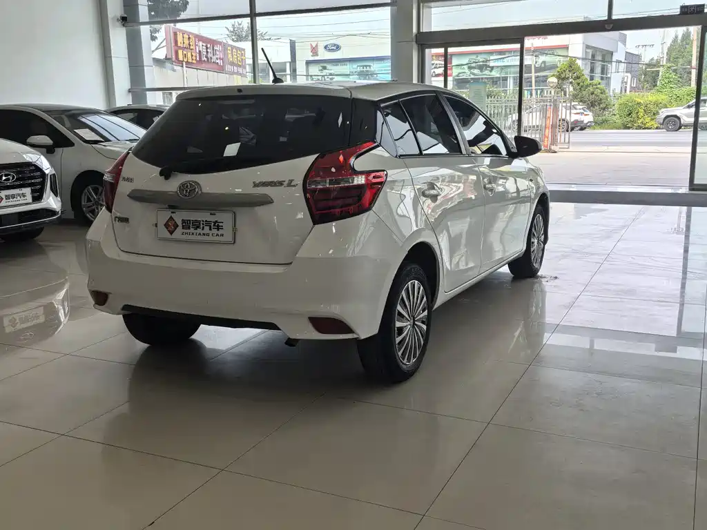 Toyota Yaris L — миниатюра 5