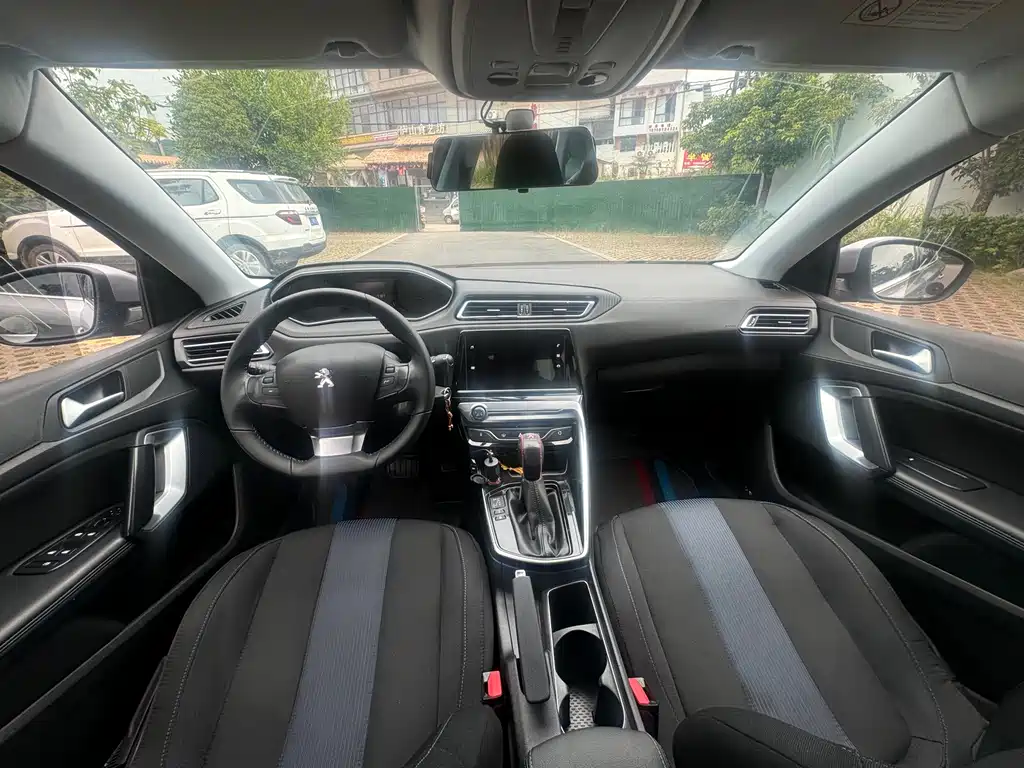 Peugeot 308 — миниатюра 10