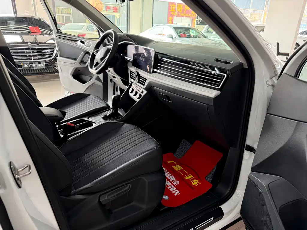 Volkswagen Tiguan L — миниатюра 9