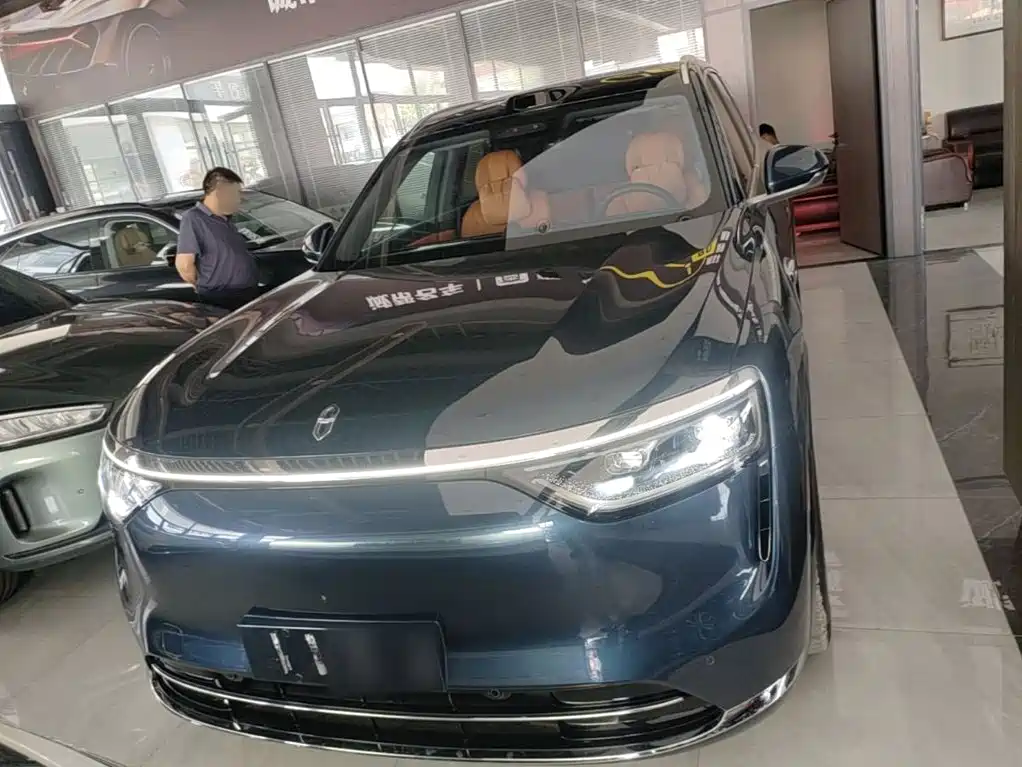 Aito M8 2025 Ultra 53.4kWh 5 мест (192 )