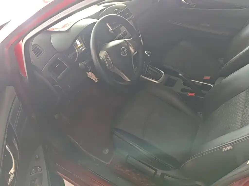 Nissan Tiida — миниатюра 16