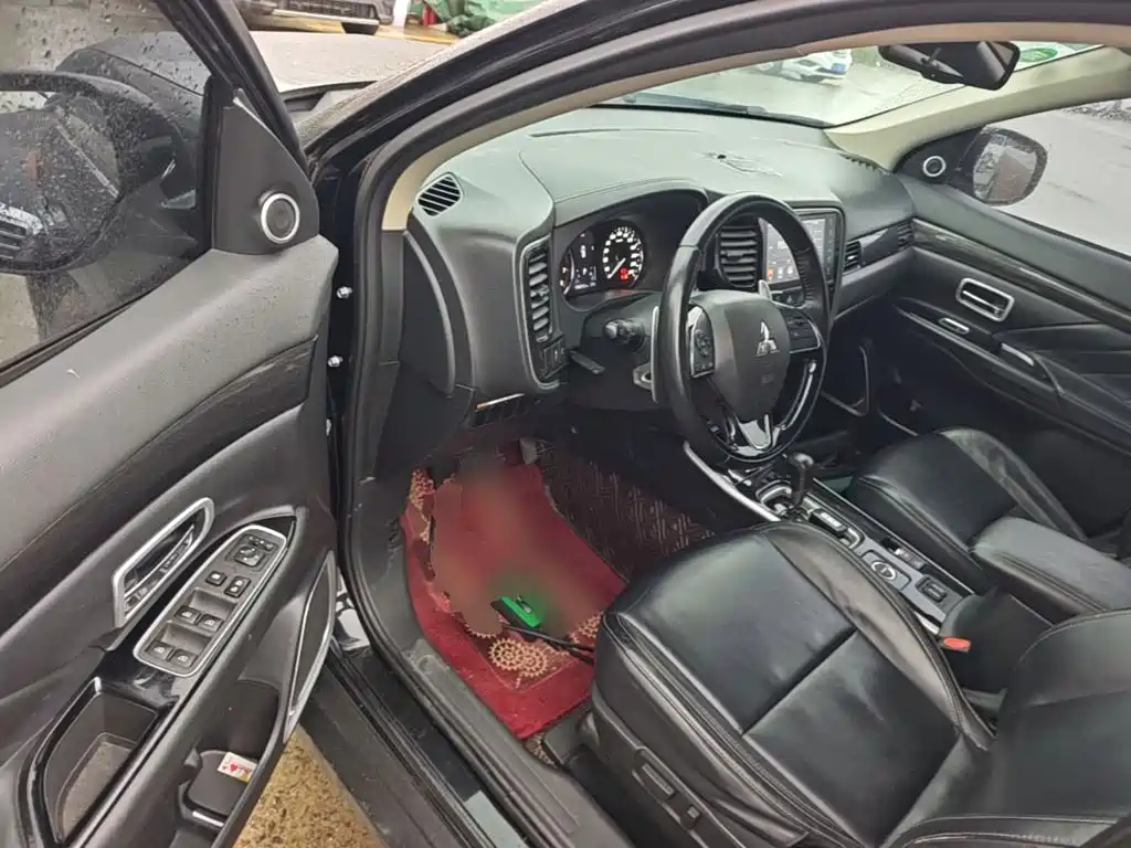 Mitsubishi Outlander — миниатюра 16