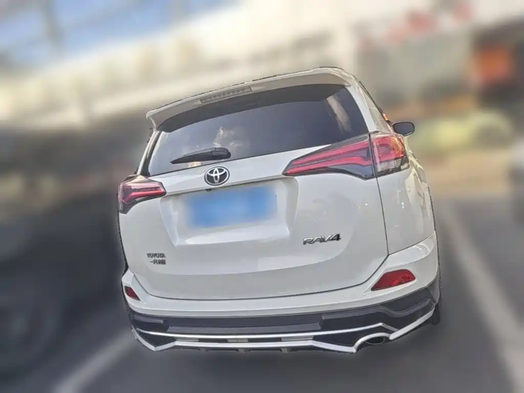 Toyota RAV4 — миниатюра 8