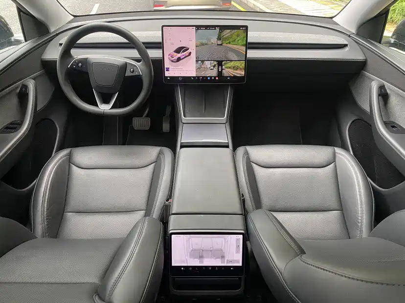 Tesla Model Y — миниатюра 10