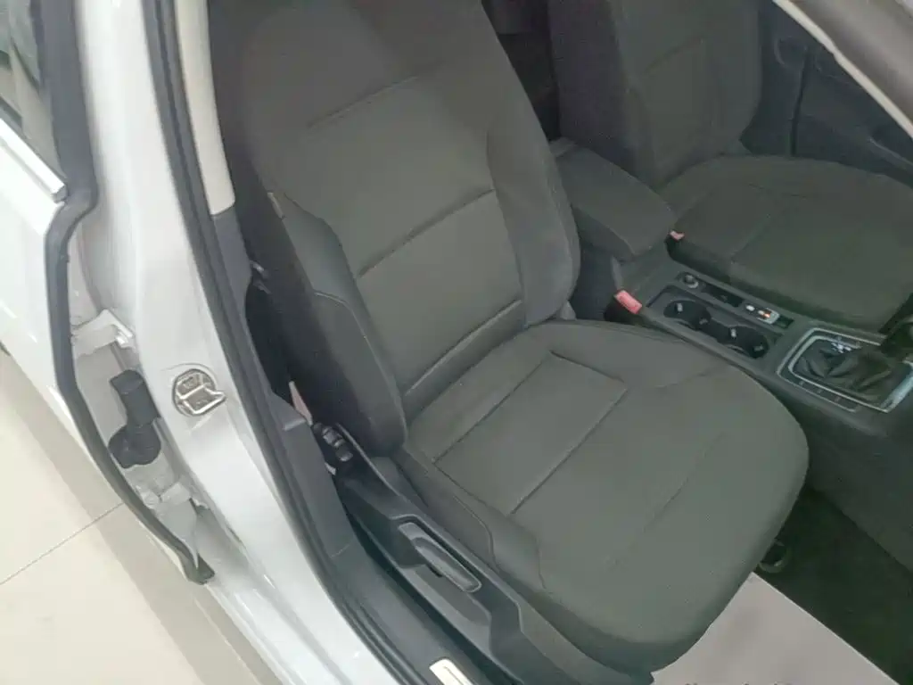 Volkswagen Golf — миниатюра 25