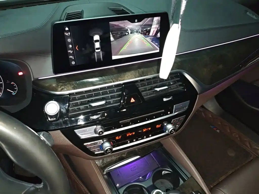 BMW 5 Series — миниатюра 13