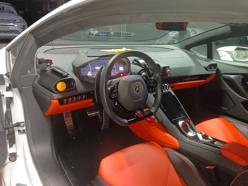 LAMBORGHINI HURACÁN