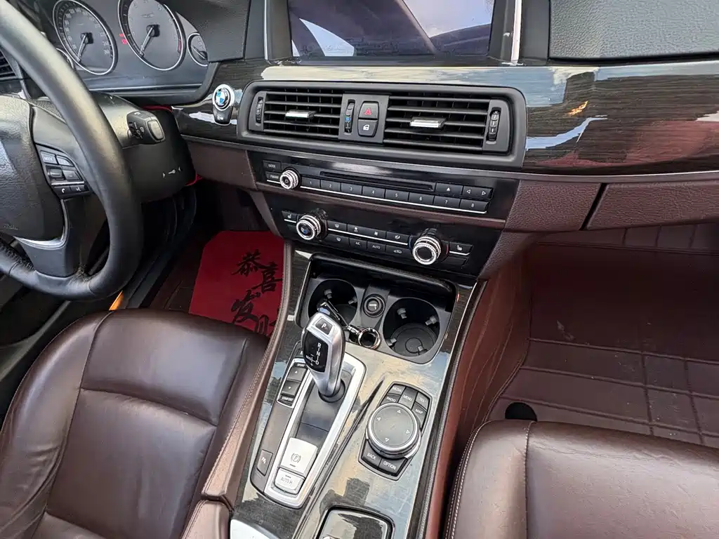 BMW 5 Series — миниатюра 7