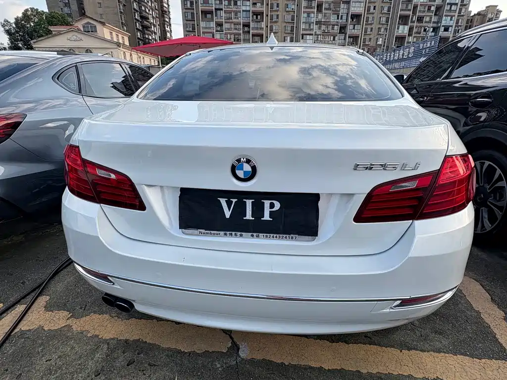 BMW 5 Series — миниатюра 16
