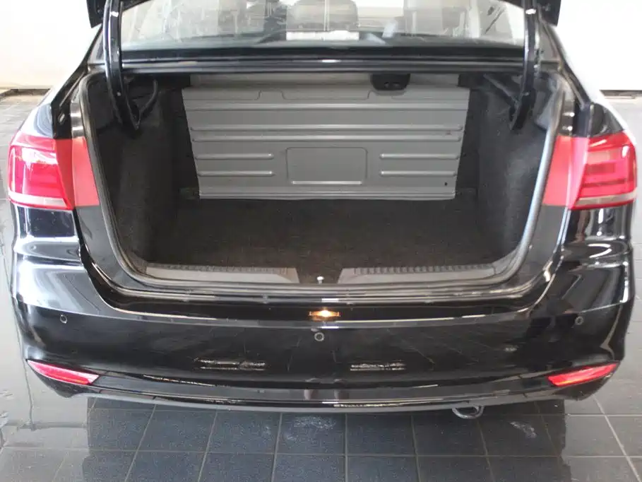 Volkswagen Santana — миниатюра 7
