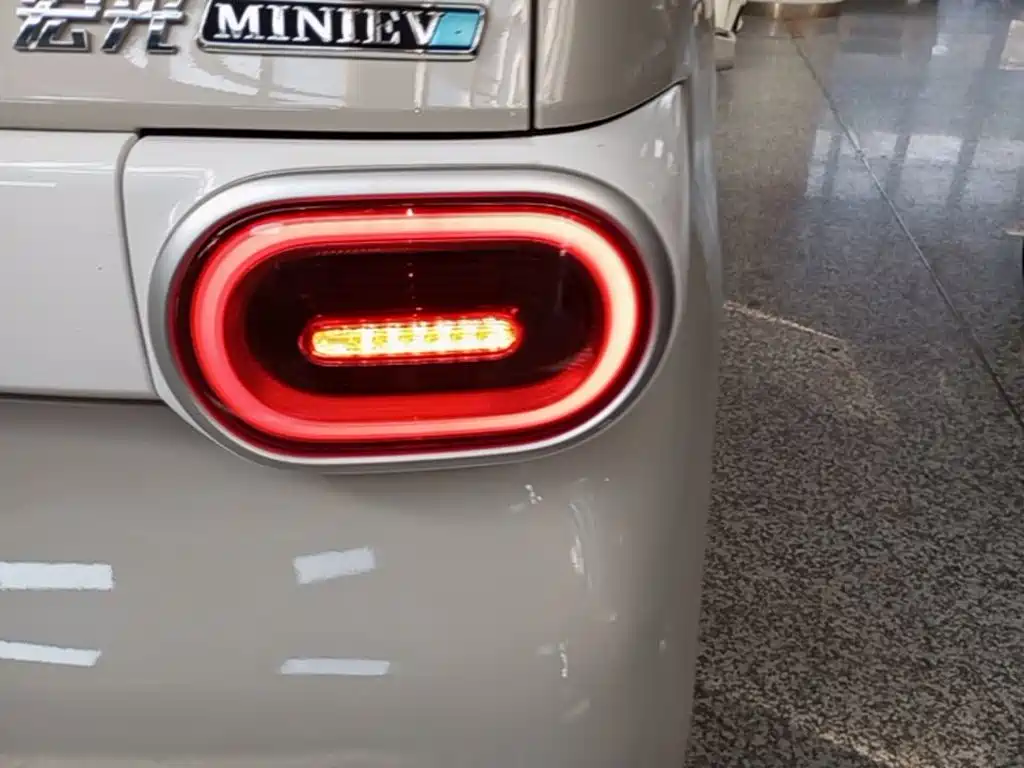 Wuling MINIEV — миниатюра 8