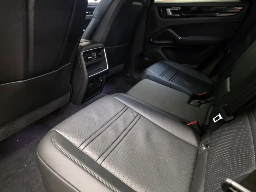 Porsche Cayenne — миниатюра 11