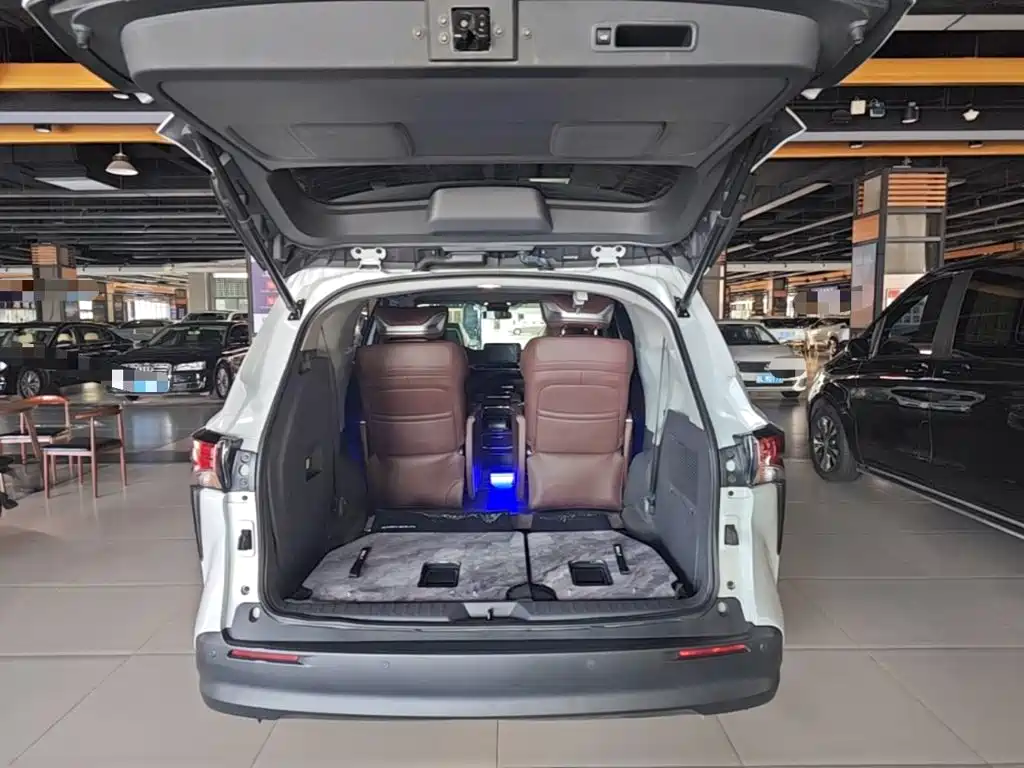 Toyota Sienna — миниатюра 19