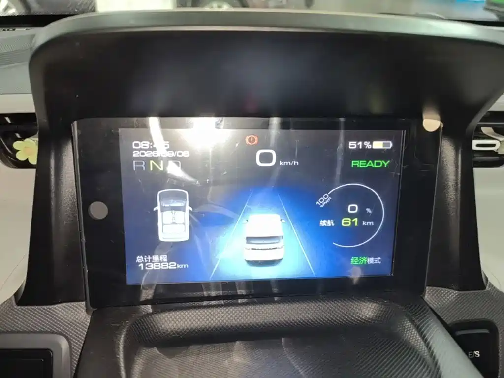 Wuling MINIEV — миниатюра 12