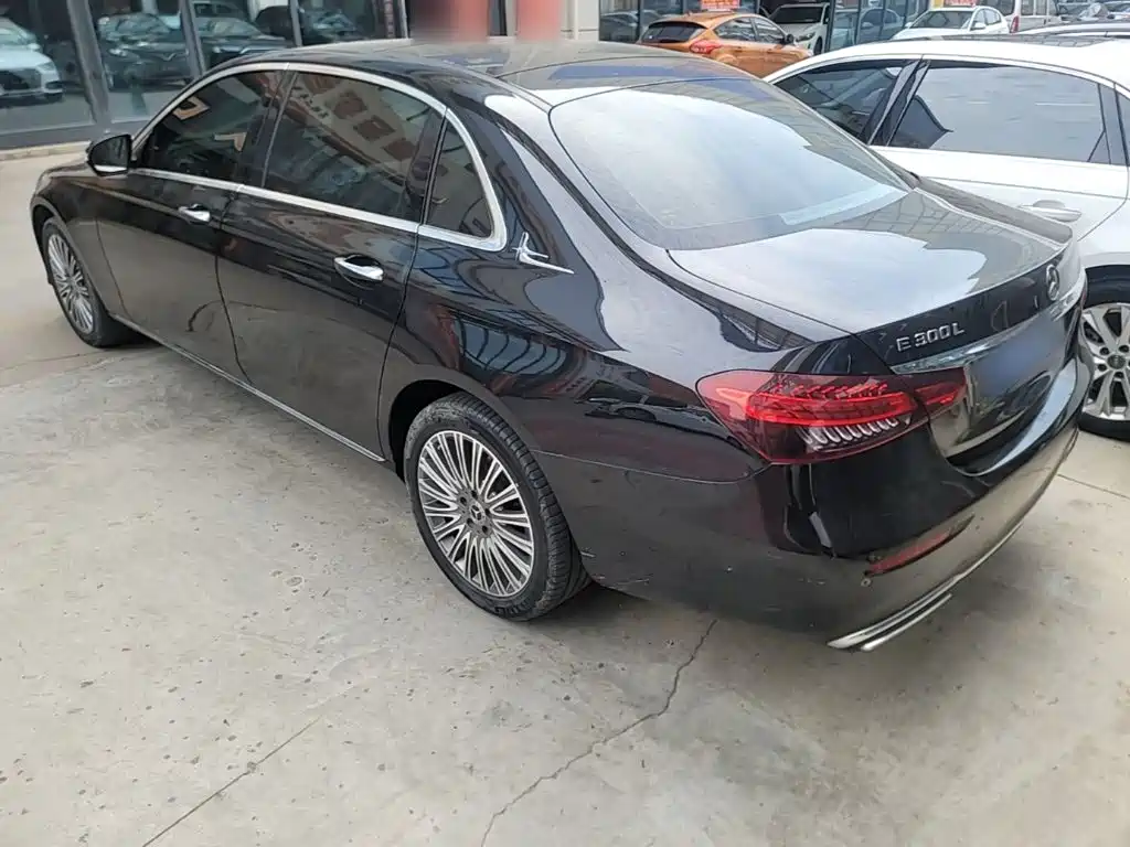 Mercedes-Benz E-Class — миниатюра 5