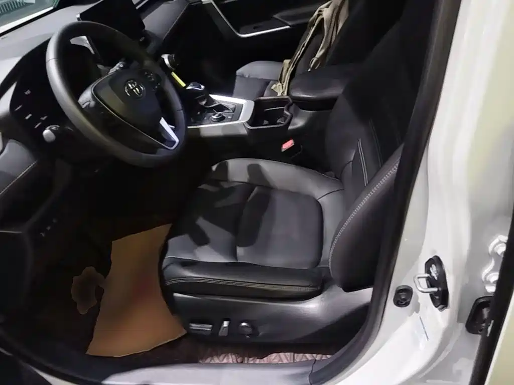 Toyota RAV4 — миниатюра 15