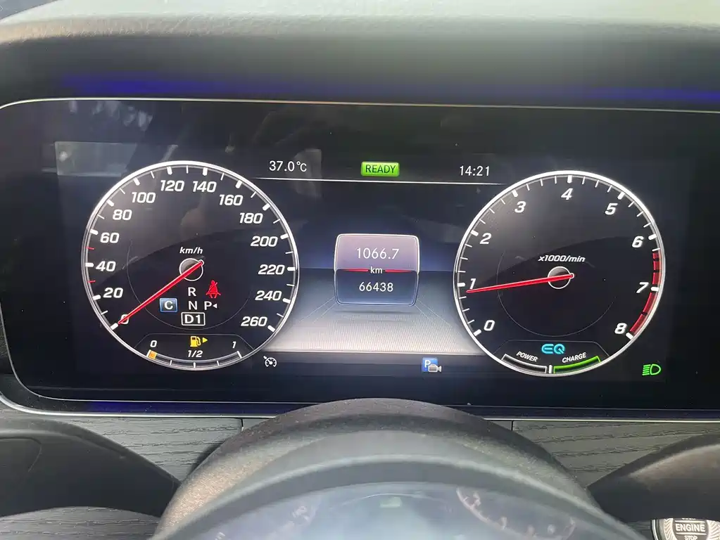 Mercedes-Benz E-Class — миниатюра 16