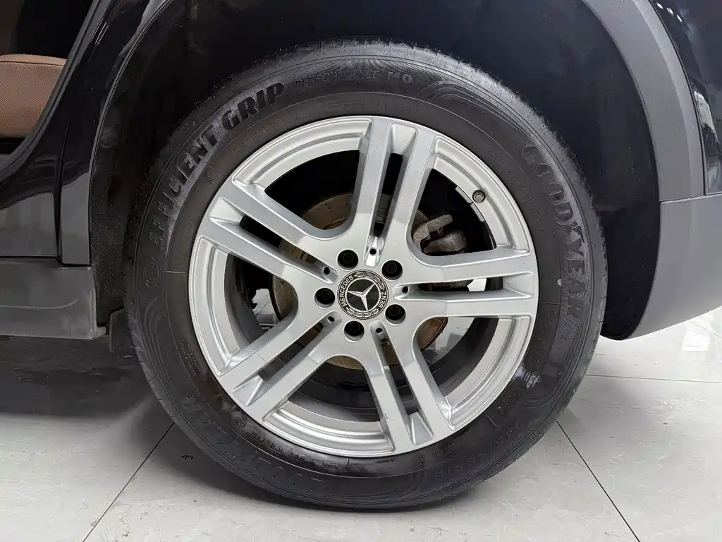 Mercedes-Benz GLB — миниатюра 10