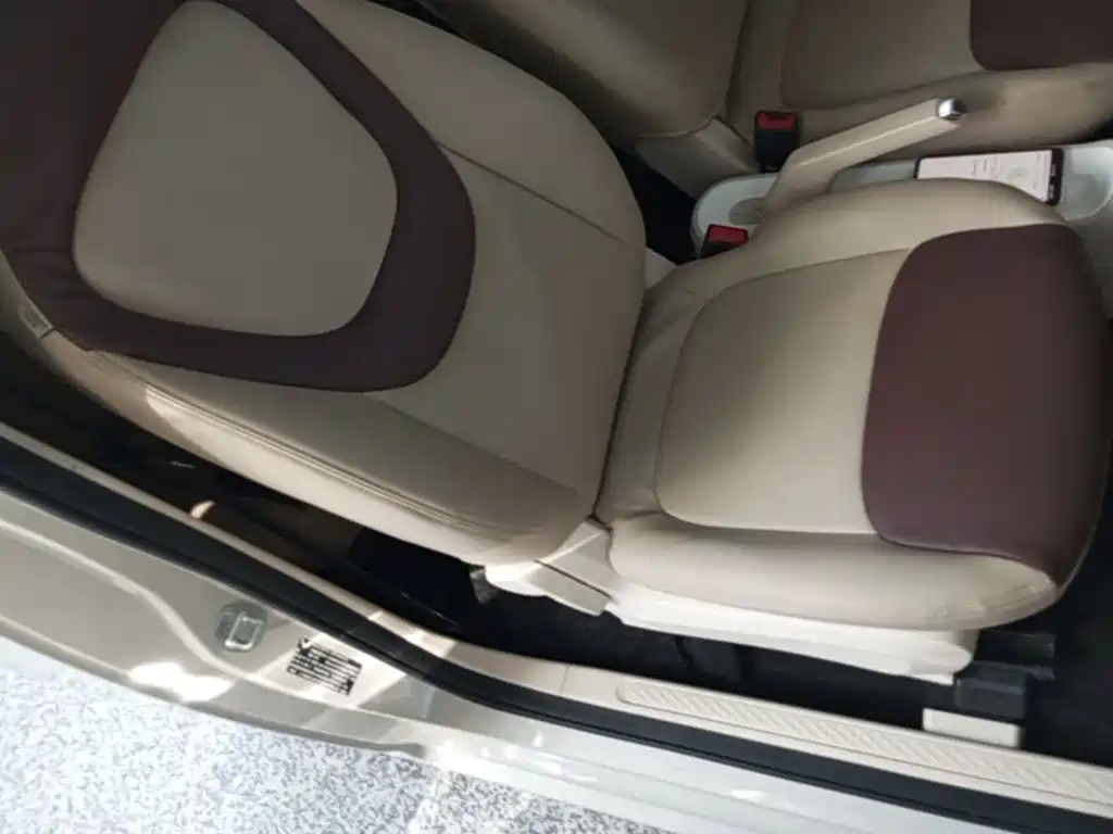 Wuling MINIEV — миниатюра 25