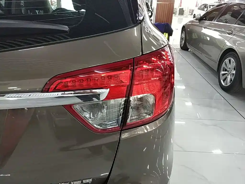 Buick Envision Plus — миниатюра 8