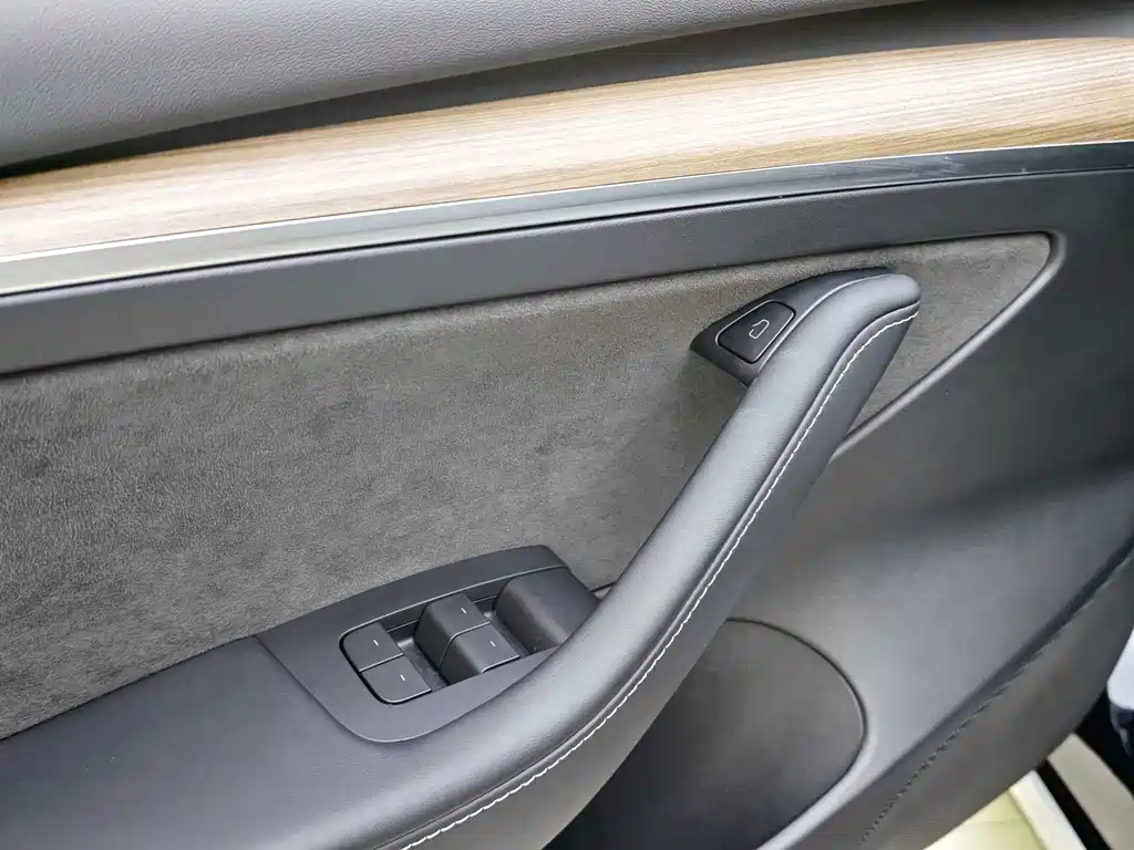 Tesla Model 3 — миниатюра 13