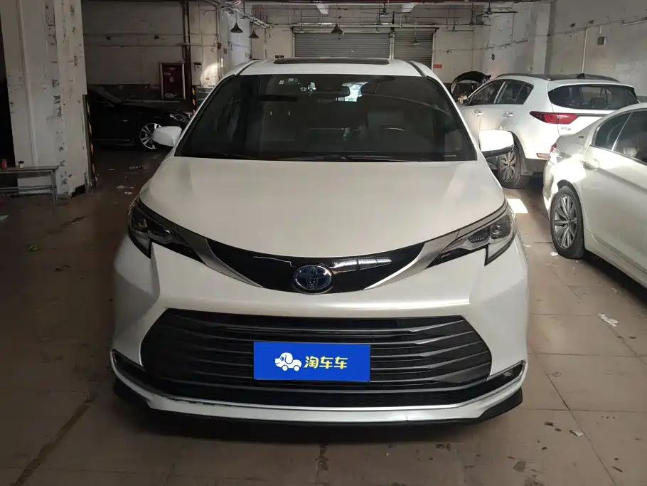 Toyota Sienna — миниатюра 2