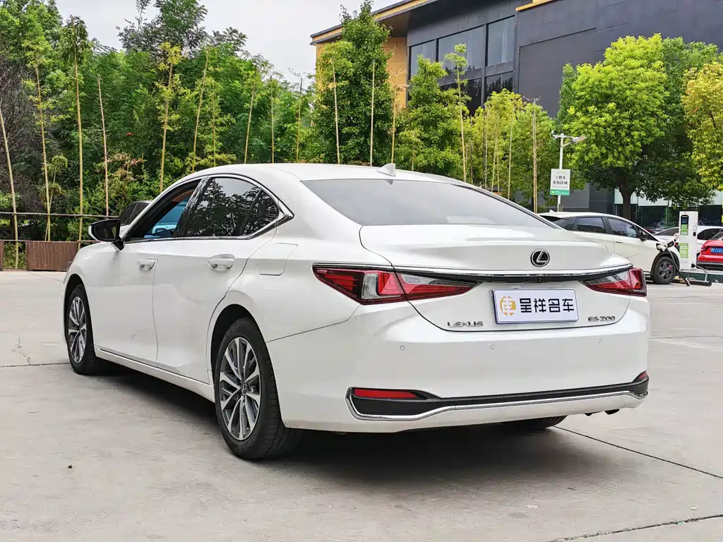 Lexus ES — миниатюра 9