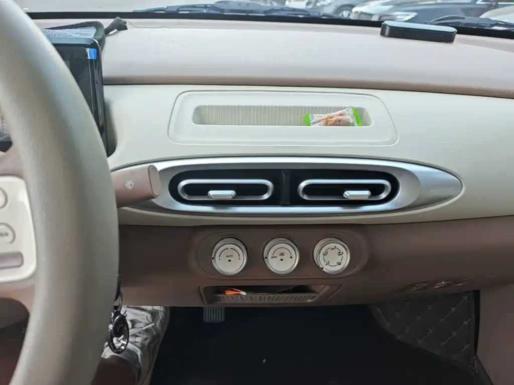 Wuling MINIEV — миниатюра 13