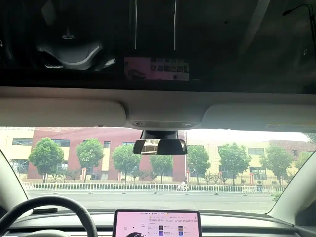 Tesla Model 3 — миниатюра 18