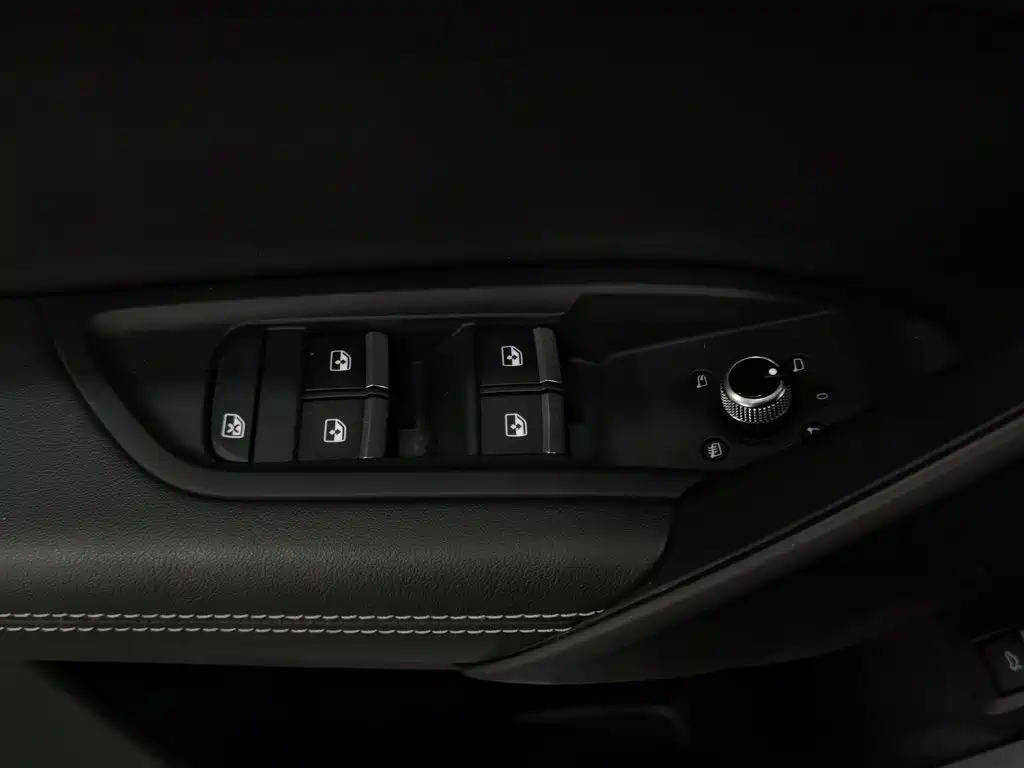 Audi Q5L — миниатюра 9