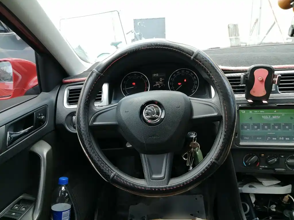 Skoda Rapid Spaceback — миниатюра 7