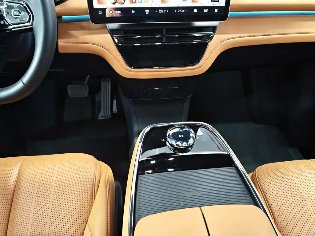 Geely Galaxy L380 2024 140 6 мест Ultra