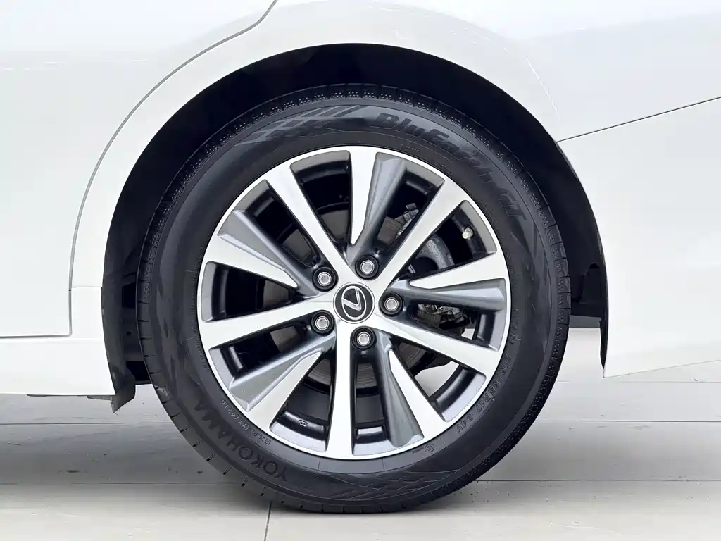 Lexus ES — миниатюра 11