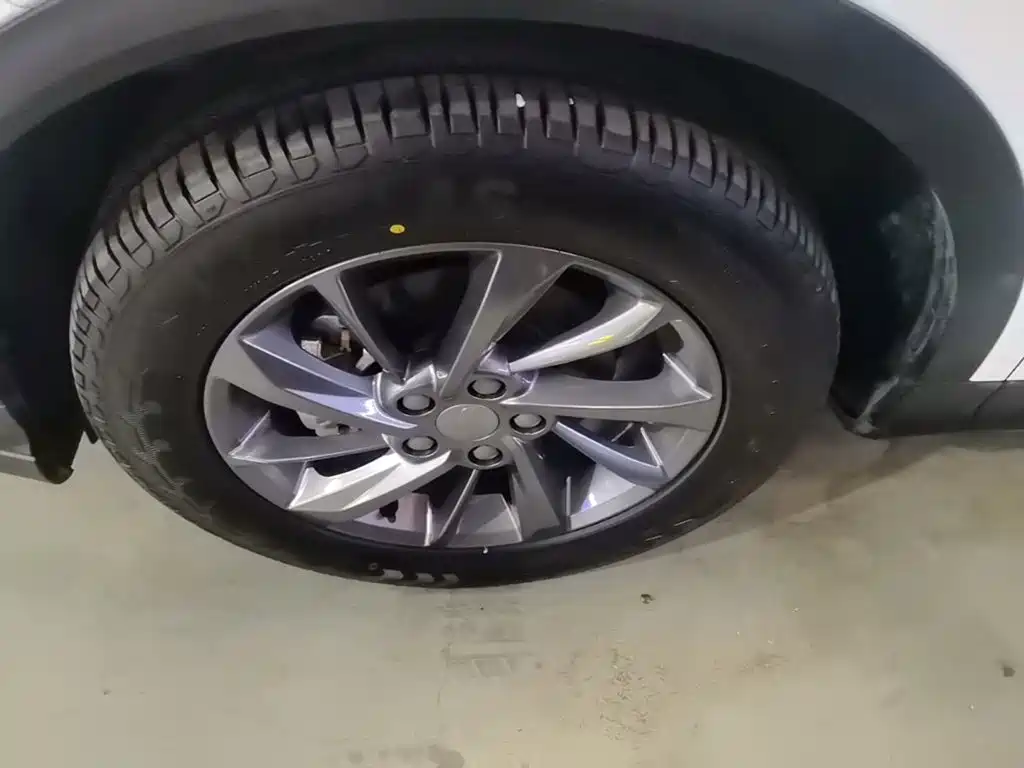 Geely Binyue — миниатюра 23