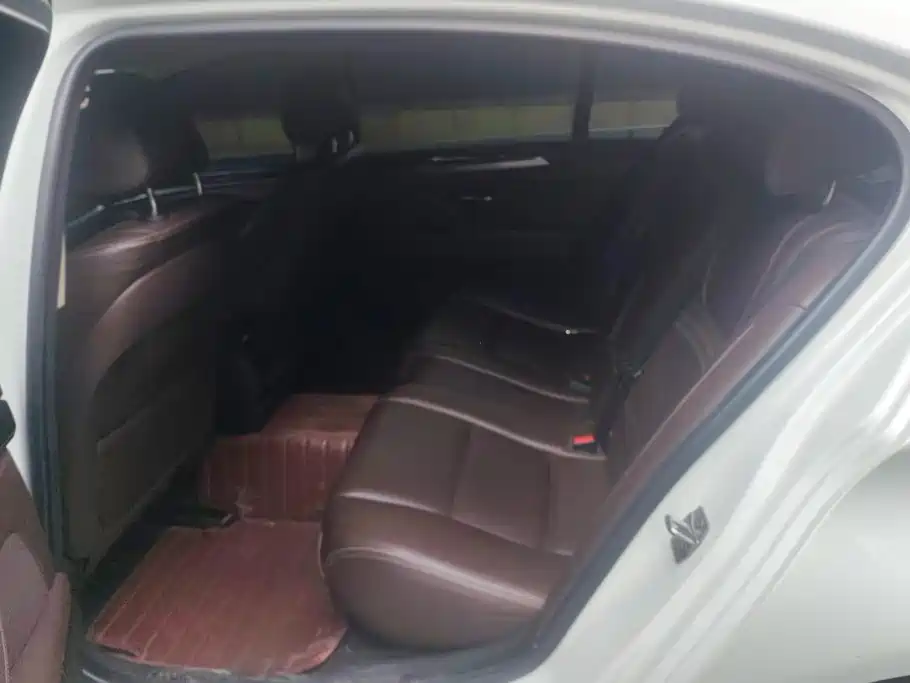 BMW 5 Series — миниатюра 11