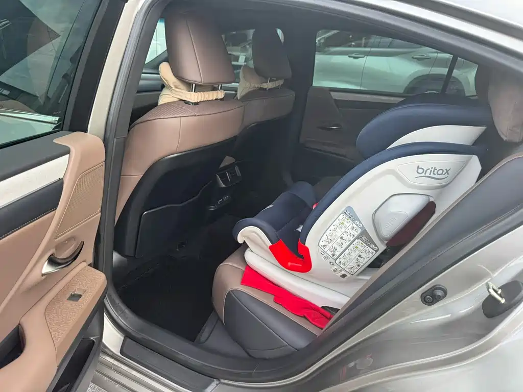 Lexus ES 2025 200 Premium